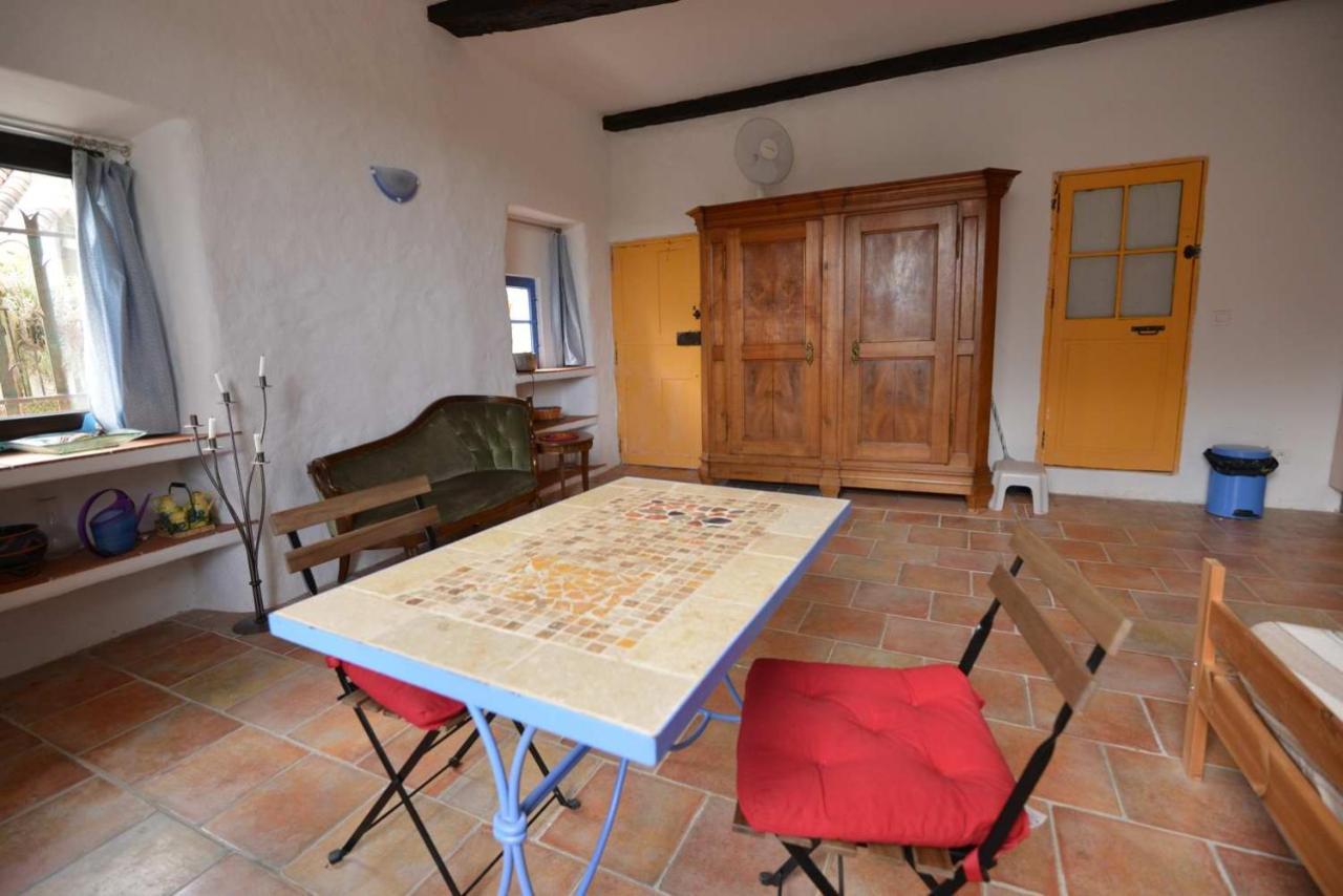Studio De La Cheminee Et Studio De La Place Apartment Sigonce ภายนอก รูปภาพ